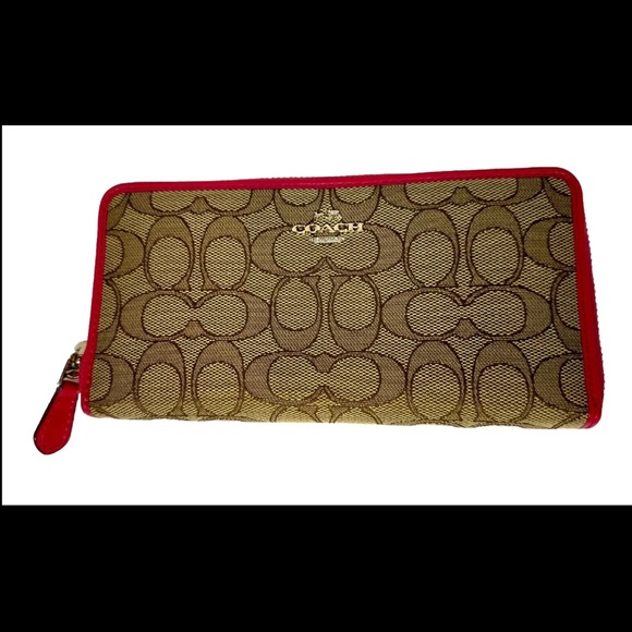 Coach Zip Wallet Fuschia CLEAN comes with card - Picture 1 of 4